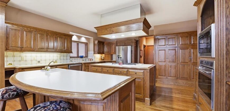 71 The Woodlands Drive, Gladstone, MO 64119