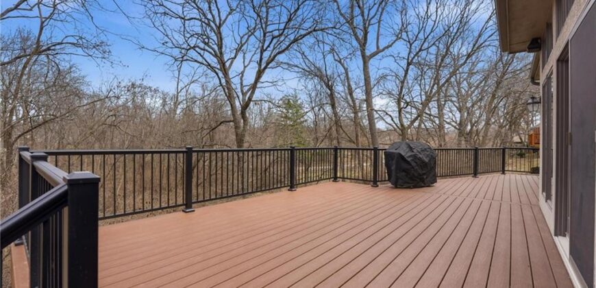 71 The Woodlands Drive, Gladstone, MO 64119