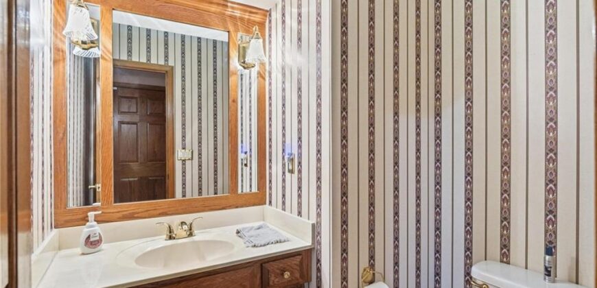 71 The Woodlands Drive, Gladstone, MO 64119