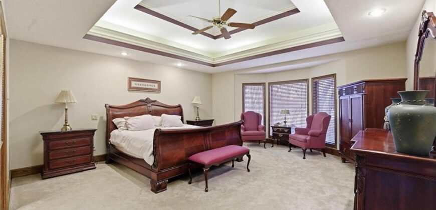 71 The Woodlands Drive, Gladstone, MO 64119