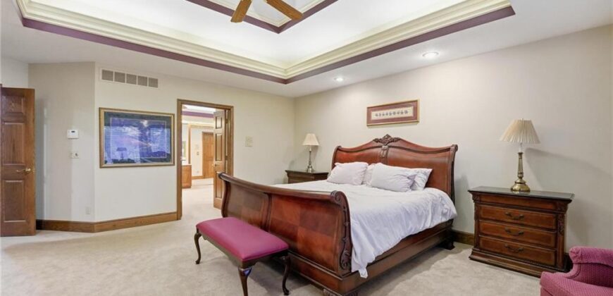 71 The Woodlands Drive, Gladstone, MO 64119