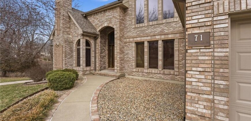 71 The Woodlands Drive, Gladstone, MO 64119