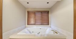 71 The Woodlands Drive, Gladstone, MO 64119