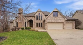 71 The Woodlands Drive, Gladstone, MO 64119