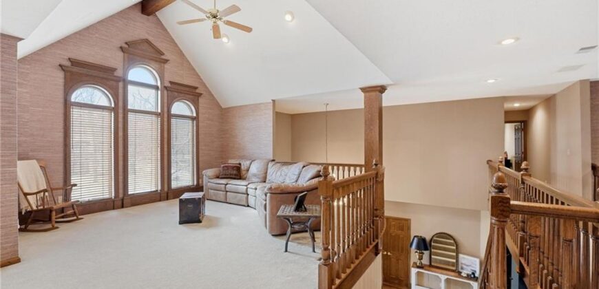71 The Woodlands Drive, Gladstone, MO 64119