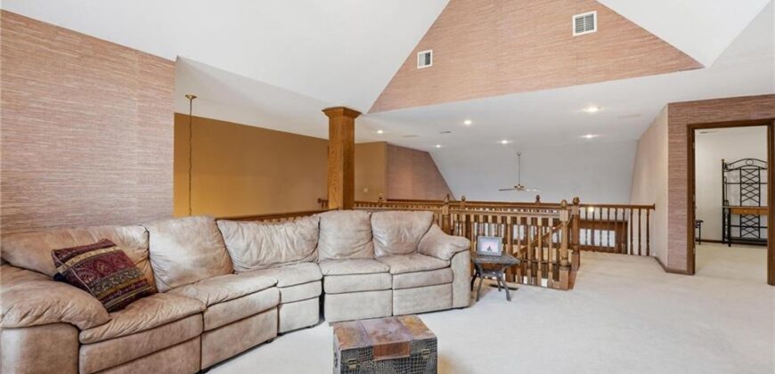 71 The Woodlands Drive, Gladstone, MO 64119