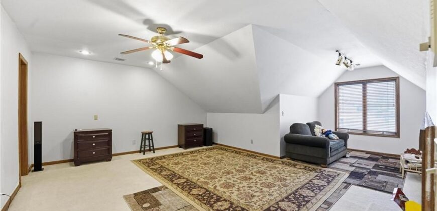 71 The Woodlands Drive, Gladstone, MO 64119