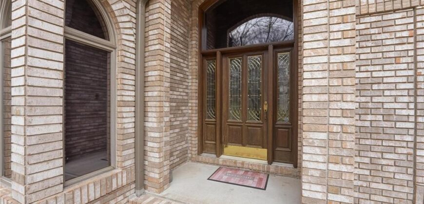 71 The Woodlands Drive, Gladstone, MO 64119