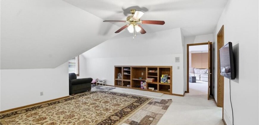 71 The Woodlands Drive, Gladstone, MO 64119