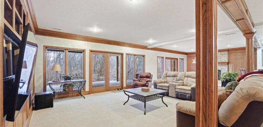 71 The Woodlands Drive, Gladstone, MO 64119