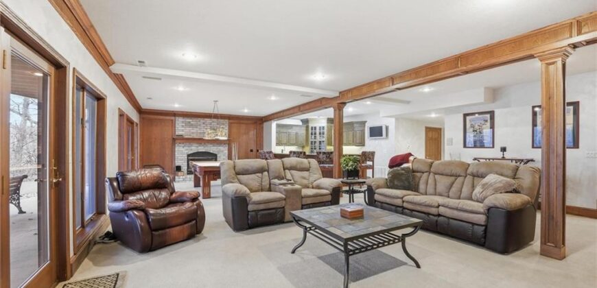 71 The Woodlands Drive, Gladstone, MO 64119