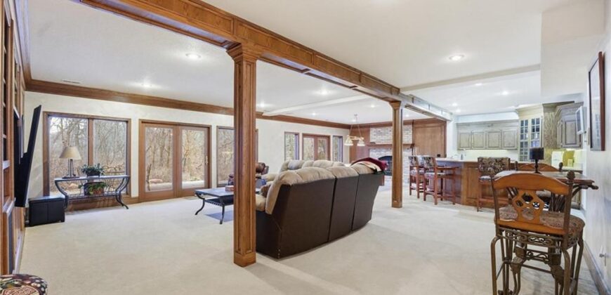 71 The Woodlands Drive, Gladstone, MO 64119