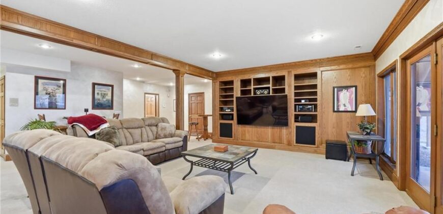 71 The Woodlands Drive, Gladstone, MO 64119