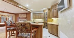 71 The Woodlands Drive, Gladstone, MO 64119