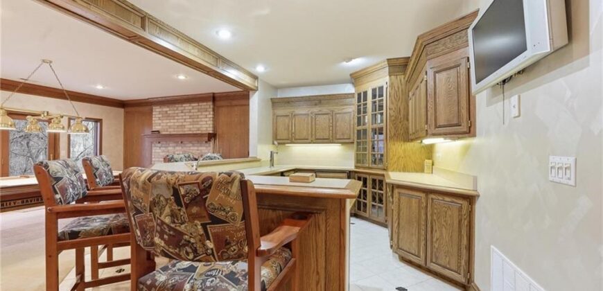 71 The Woodlands Drive, Gladstone, MO 64119