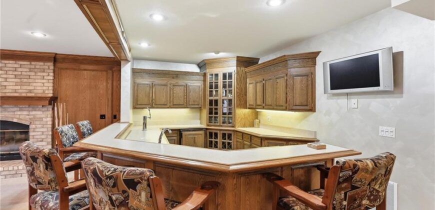 71 The Woodlands Drive, Gladstone, MO 64119