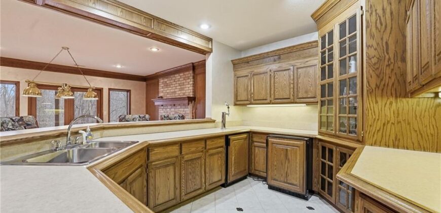 71 The Woodlands Drive, Gladstone, MO 64119