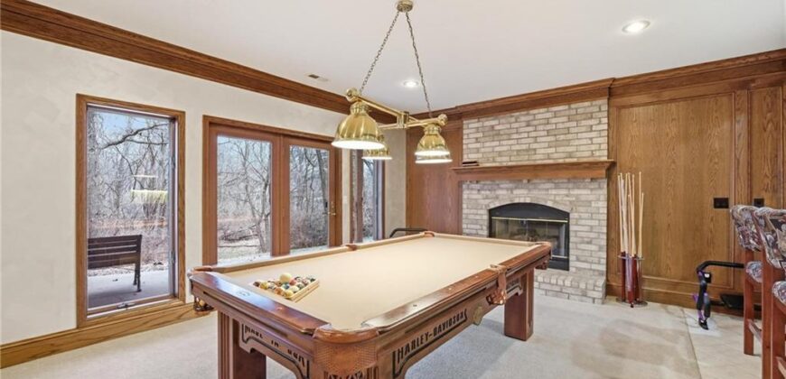71 The Woodlands Drive, Gladstone, MO 64119