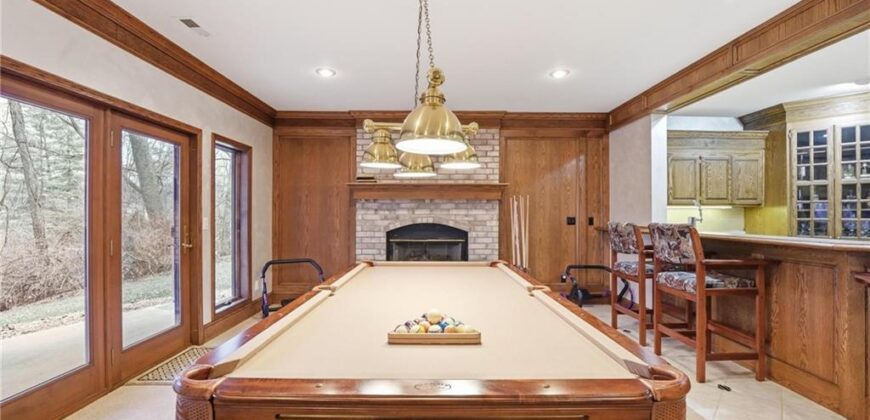 71 The Woodlands Drive, Gladstone, MO 64119