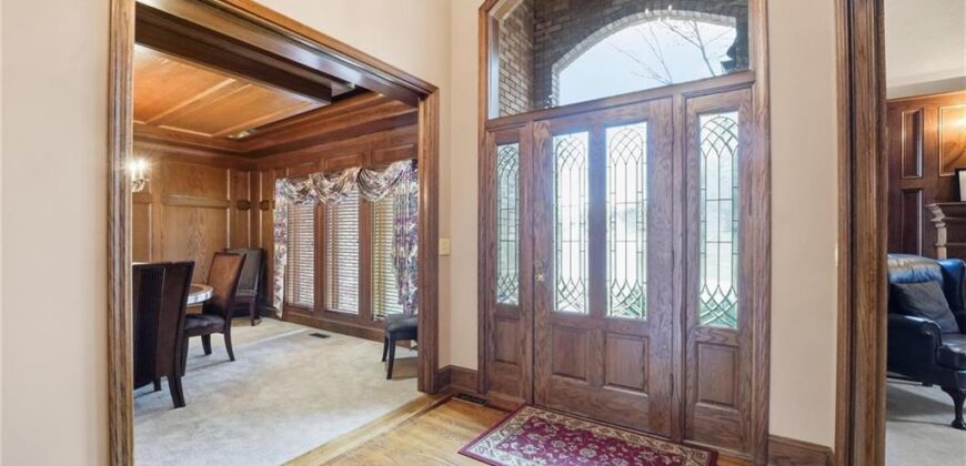 71 The Woodlands Drive, Gladstone, MO 64119