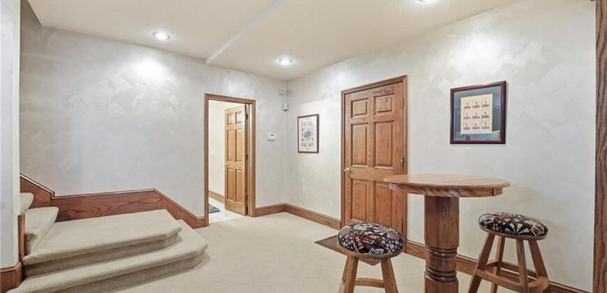 71 The Woodlands Drive, Gladstone, MO 64119