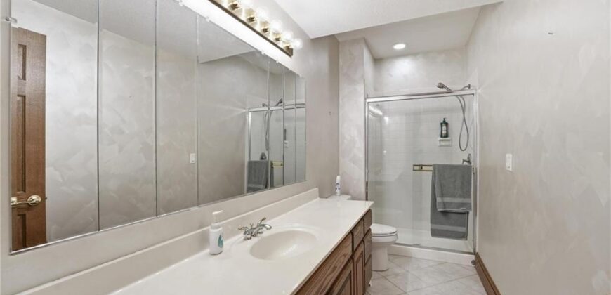 71 The Woodlands Drive, Gladstone, MO 64119