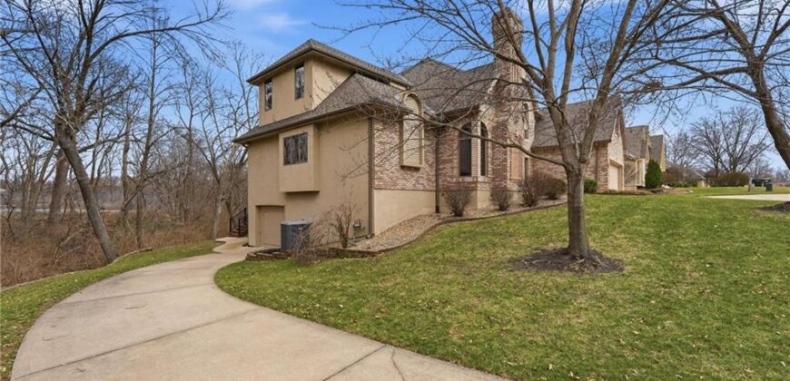 71 The Woodlands Drive, Gladstone, MO 64119