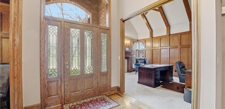 71 The Woodlands Drive, Gladstone, MO 64119