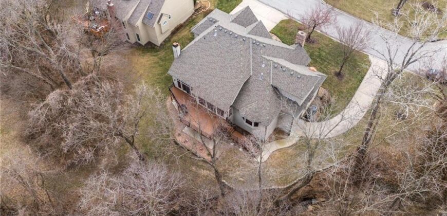 71 The Woodlands Drive, Gladstone, MO 64119