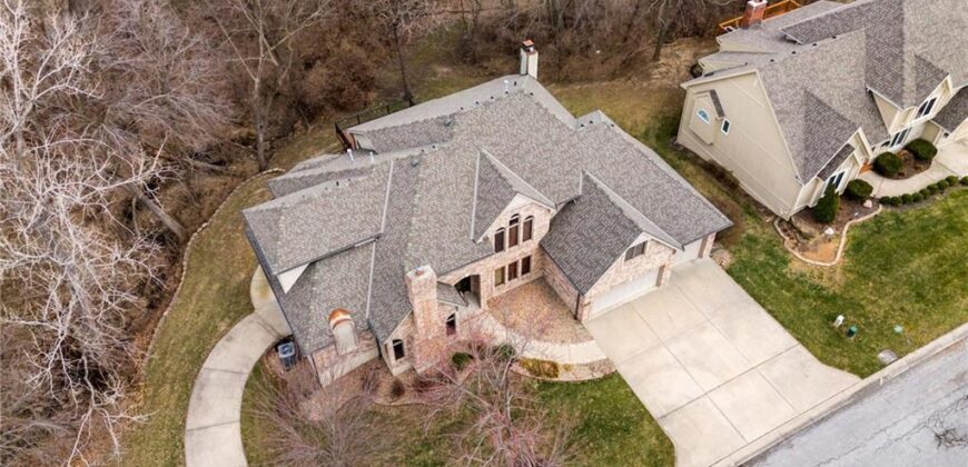 71 The Woodlands Drive, Gladstone, MO 64119