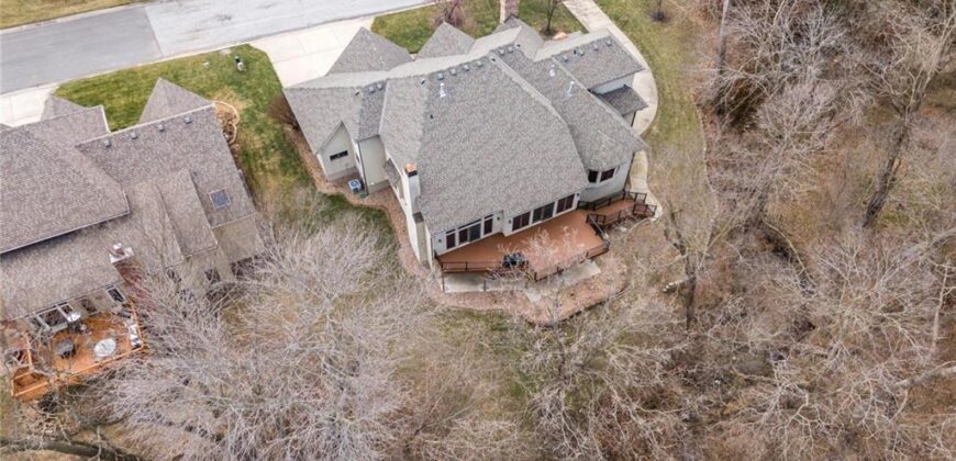 71 The Woodlands Drive, Gladstone, MO 64119