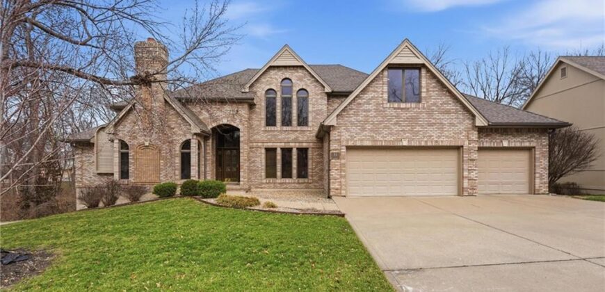 71 The Woodlands Drive, Gladstone, MO 64119