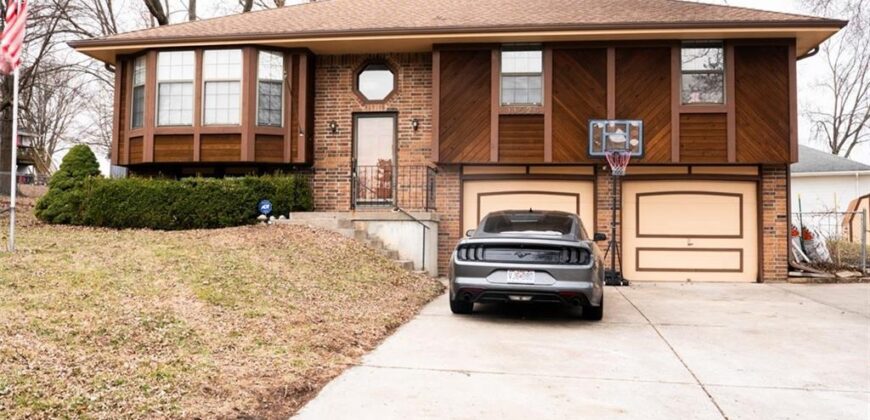 11526 N Wayne Avenue, Kansas City, MO 64155