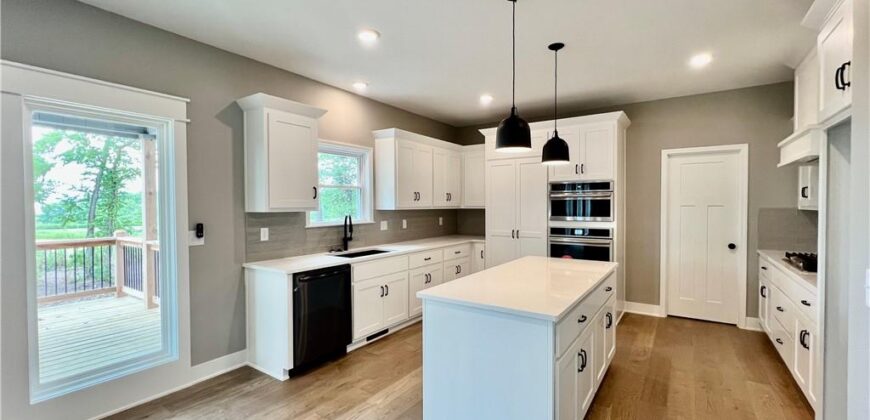 1972 Longview Drive, Liberty, MO 64068
