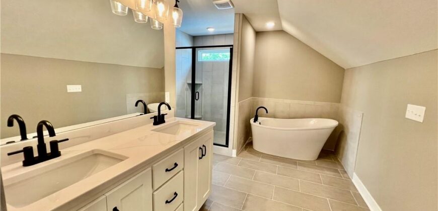 1972 Longview Drive, Liberty, MO 64068