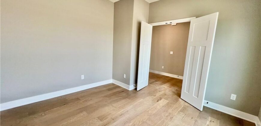 1972 Longview Drive, Liberty, MO 64068