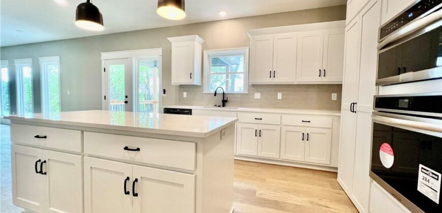 1972 Longview Drive, Liberty, MO 64068
