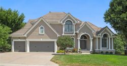 8190 Shoreline Drive, Parkville, MO 64152