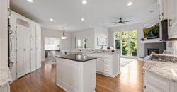 8190 Shoreline Drive, Parkville, MO 64152
