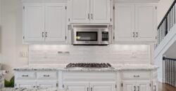 8190 Shoreline Drive, Parkville, MO 64152
