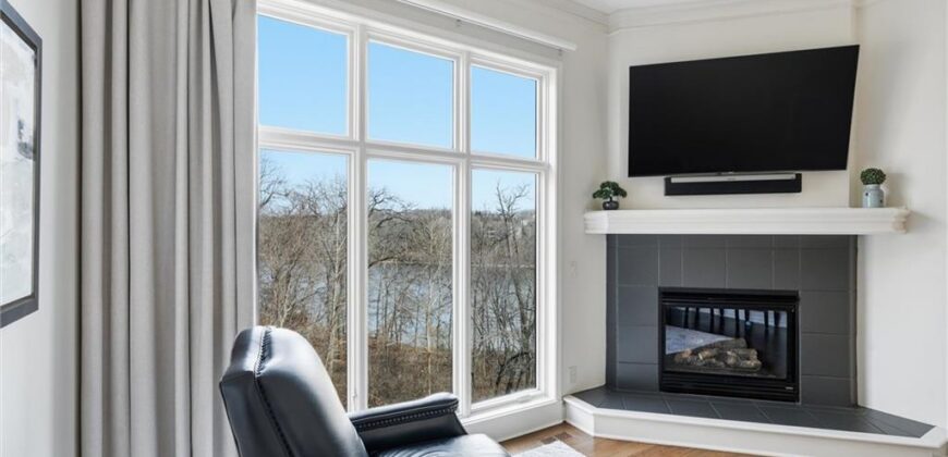 8190 Shoreline Drive, Parkville, MO 64152
