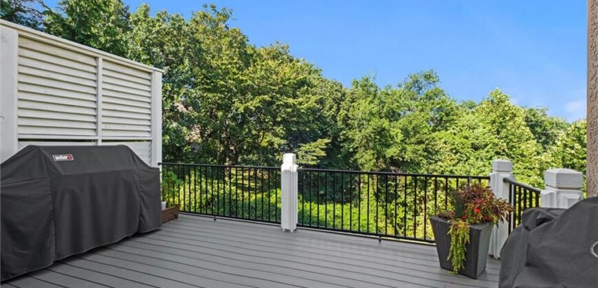 8190 Shoreline Drive, Parkville, MO 64152
