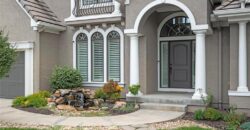 8190 Shoreline Drive, Parkville, MO 64152