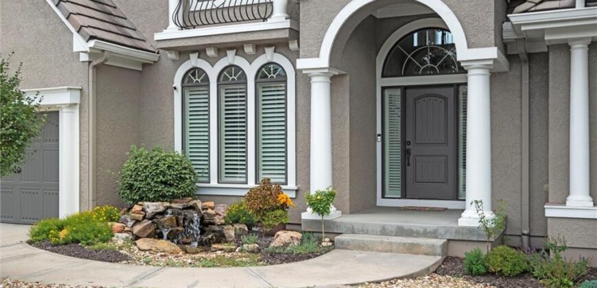 8190 Shoreline Drive, Parkville, MO 64152