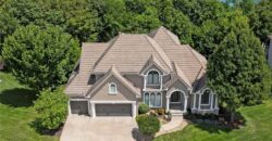 8190 Shoreline Drive, Parkville, MO 64152