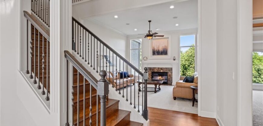 8190 Shoreline Drive, Parkville, MO 64152