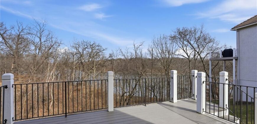 8190 Shoreline Drive, Parkville, MO 64152