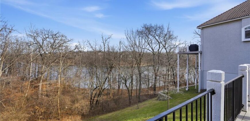 8190 Shoreline Drive, Parkville, MO 64152