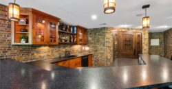 8190 Shoreline Drive, Parkville, MO 64152