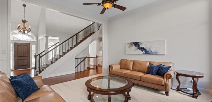 8190 Shoreline Drive, Parkville, MO 64152